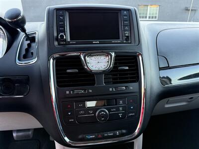 2012 Chrysler Town & Country Touring   - Photo 17 - Reseda, CA 91335