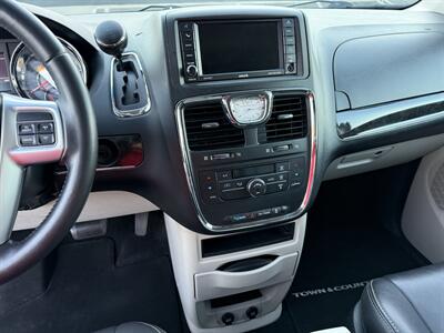 2012 Chrysler Town & Country Touring   - Photo 16 - Reseda, CA 91335