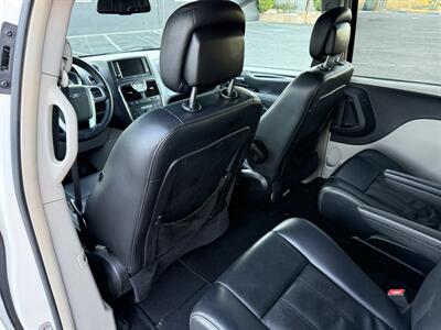 2012 Chrysler Town & Country Touring   - Photo 22 - Reseda, CA 91335
