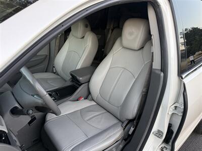 2013 Chevrolet Traverse LT   - Photo 20 - Reseda, CA 91335