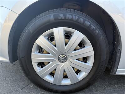 2015 Volkswagen Jetta S   - Photo 27 - Reseda, CA 91335