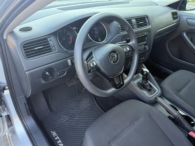 2015 Volkswagen Jetta S   - Photo 13 - Reseda, CA 91335