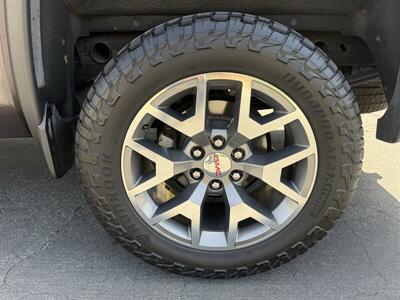 2015 GMC Sierra 1500 SLT   - Photo 38 - Reseda, CA 91335