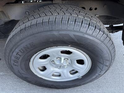 2010 Nissan Frontier SE   - Photo 25 - Reseda, CA 91335