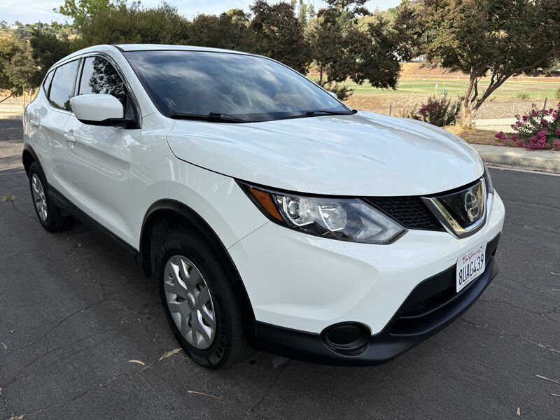 2019 Nissan Rogue Sport S's photo