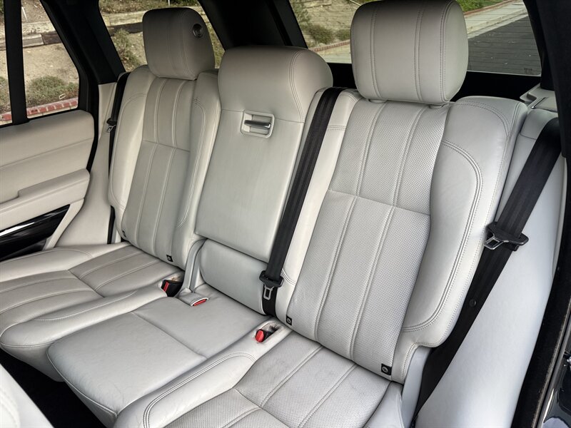 2015 Land Rover Range Rover SuperCharged photo 24