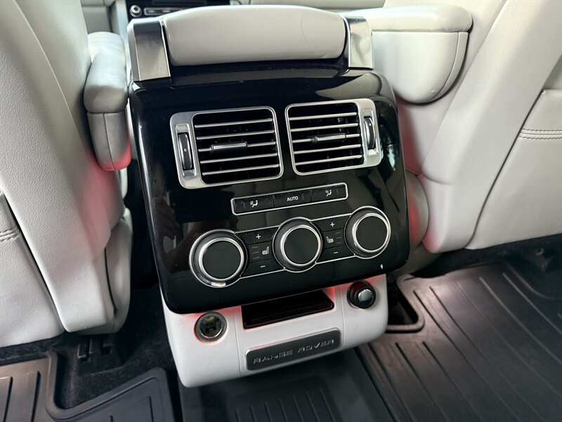 2015 Land Rover Range Rover SuperCharged photo 23