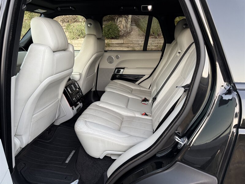 2015 Land Rover Range Rover SuperCharged photo 25