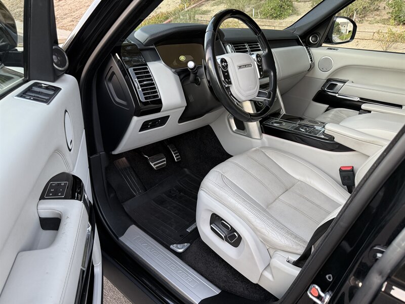 2015 Land Rover Range Rover SuperCharged photo 12
