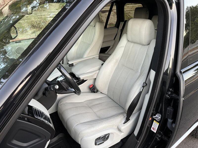 2015 Land Rover Range Rover SuperCharged photo 11
