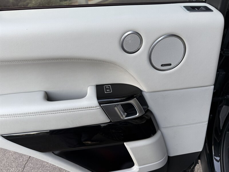 2015 Land Rover Range Rover SuperCharged photo 26