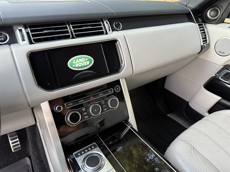 2015 Land Rover Range Rover SuperCharged photo 17
