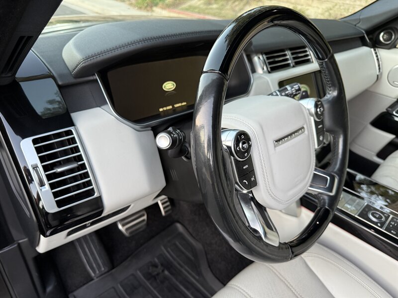 2015 Land Rover Range Rover SuperCharged photo 13