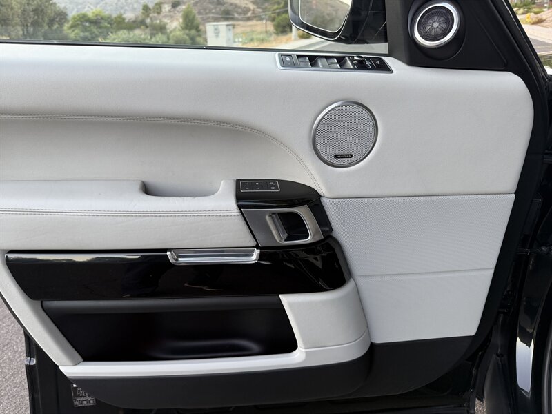 2015 Land Rover Range Rover SuperCharged photo 27