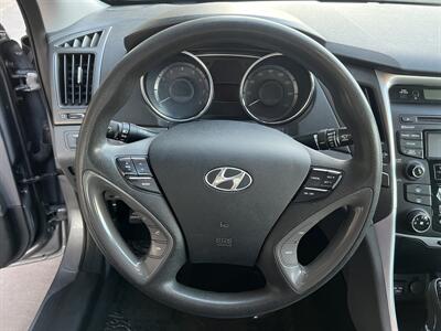 2013 Hyundai SONATA GLS   - Photo 14 - Reseda, CA 91335