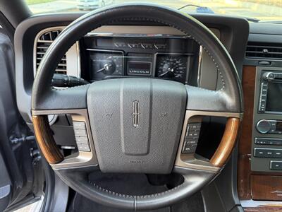 2013 Lincoln Navigator   - Photo 16 - Reseda, CA 91335