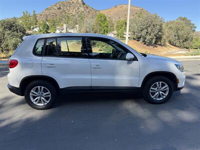 2013 Volkswagen Tiguan S   - Photo 8 - Reseda, CA 91335