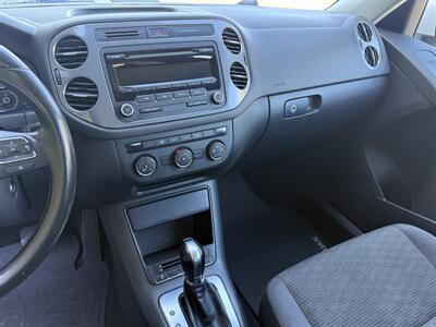 2013 Volkswagen Tiguan S   - Photo 17 - Reseda, CA 91335