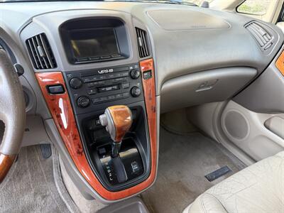 2002 Lexus RX 300   - Photo 17 - Reseda, CA 91335