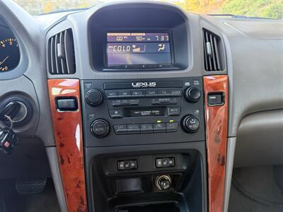 2002 Lexus RX 300   - Photo 16 - Reseda, CA 91335