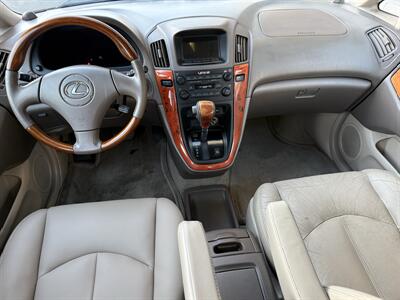 2002 Lexus RX 300   - Photo 9 - Reseda, CA 91335