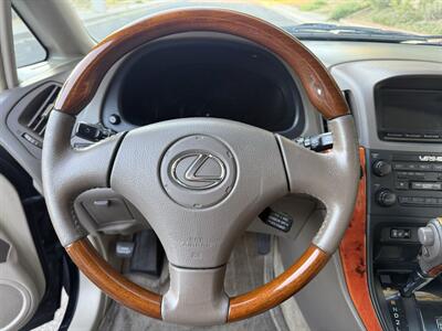2002 Lexus RX 300   - Photo 14 - Reseda, CA 91335