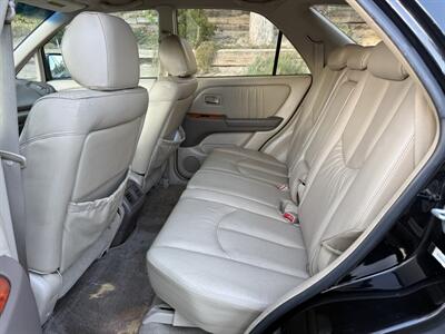 2002 Lexus RX 300   - Photo 21 - Reseda, CA 91335