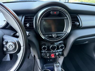 2015 MINI Cooper Cooper   - Photo 17 - Reseda, CA 91335