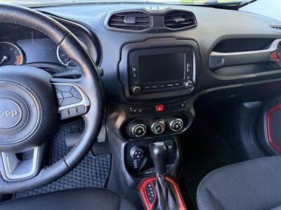2017 Jeep Renegade Trailhawk   - Photo 17 - Reseda, CA 91335