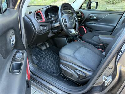 2017 Jeep Renegade Trailhawk   - Photo 13 - Reseda, CA 91335