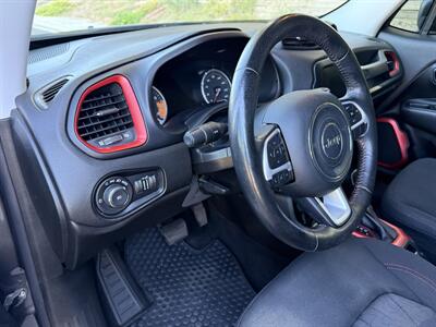 2017 Jeep Renegade Trailhawk   - Photo 14 - Reseda, CA 91335