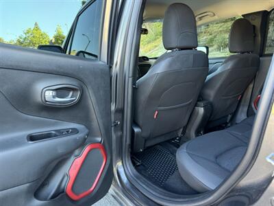 2017 Jeep Renegade Trailhawk   - Photo 26 - Reseda, CA 91335