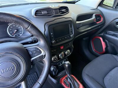 2017 Jeep Renegade Trailhawk   - Photo 18 - Reseda, CA 91335