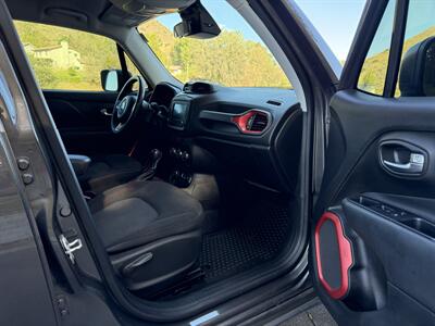 2017 Jeep Renegade Trailhawk   - Photo 27 - Reseda, CA 91335