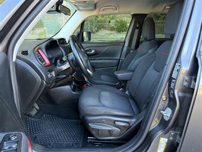 2017 Jeep Renegade Trailhawk   - Photo 11 - Reseda, CA 91335