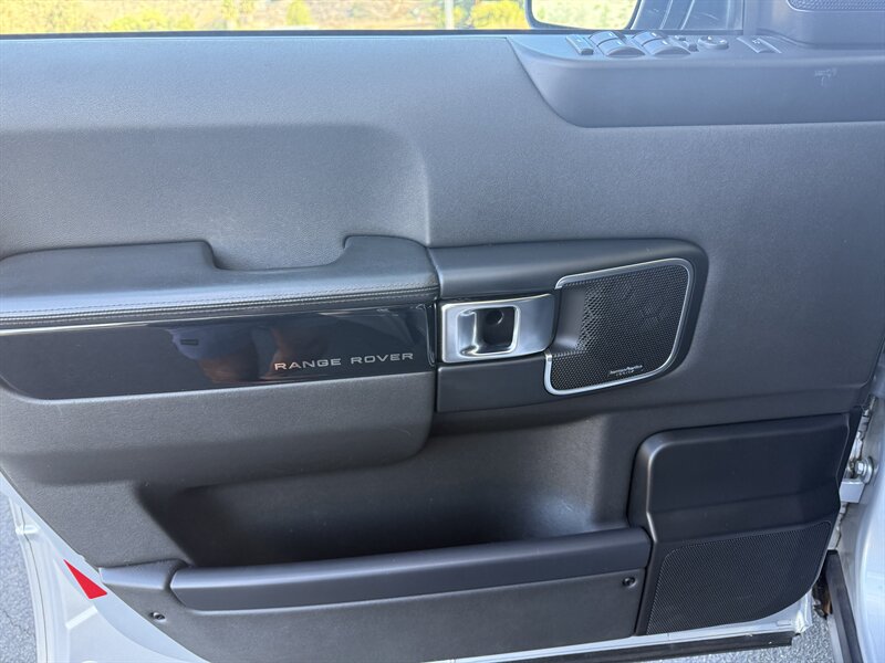 2012 Land Rover Range Rover HSE photo 26
