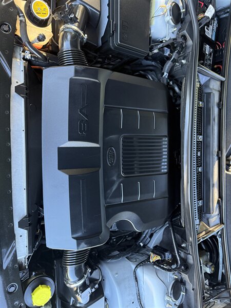 2012 Land Rover Range Rover HSE photo 2
