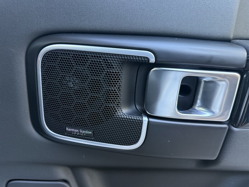 2012 Land Rover Range Rover HSE photo 6