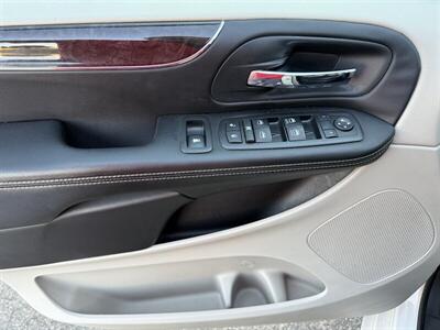 2012 Chrysler Town & Country Touring   - Photo 27 - Reseda, CA 91335