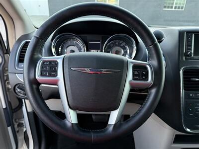 2012 Chrysler Town & Country Touring   - Photo 15 - Reseda, CA 91335