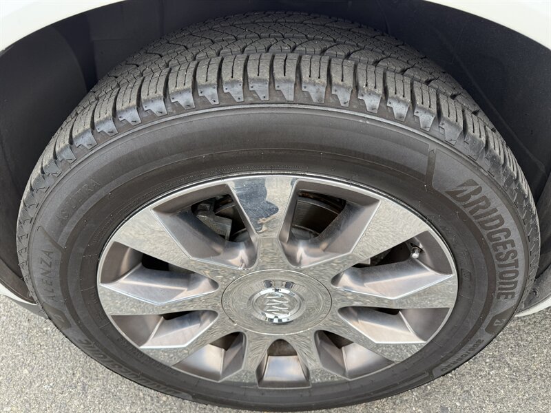 2016 Buick Enclave Premium photo 30