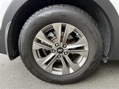 2016 Hyundai Santa Fe 2.4L   - Photo 14 - Reseda, CA 91335