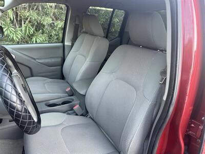 2015 Nissan Frontier SV   - Photo 11 - Reseda, CA 91335