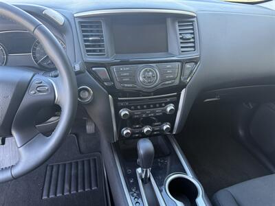 2018 Nissan Pathfinder SV   - Photo 15 - Reseda, CA 91335