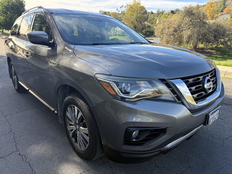 2018 Nissan Pathfinder SV   - Photo 1 - Reseda, CA 91335