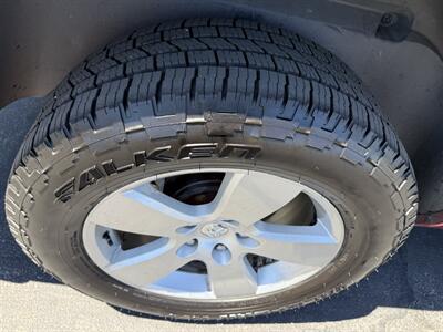 2010 Dodge Ram 1500 SLT   - Photo 26 - Reseda, CA 91335