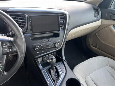 2011 Kia Optima LX   - Photo 16 - Reseda, CA 91335