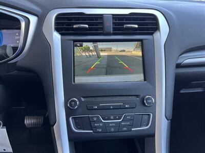 2016 Ford Fusion SE   - Photo 14 - Reseda, CA 91335