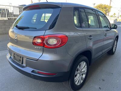 2009 Volkswagen Tiguan S   - Photo 8 - Reseda, CA 91335