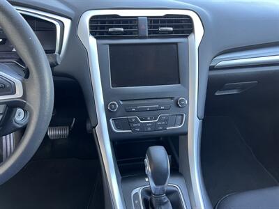 2016 Ford Fusion SE   - Photo 18 - Reseda, CA 91335